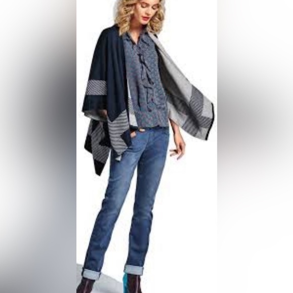 Cabi #3275 Blue Medallion Reign Style Sleeveless Ruffle Blouse Top - Picture 11 of 11